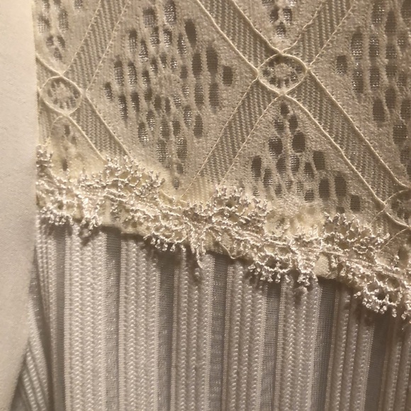 Detailed Women Blouse - Picture 4 of 8